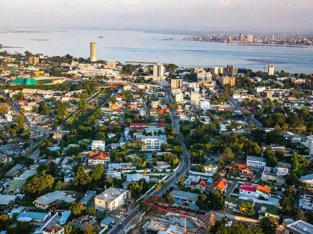 Vue aérienne du site du projet le long du fleuve Congo à Brazzaville